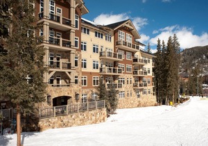 Elegant Ski-in/Ski-out Condo + Outdoor Hot Tub
