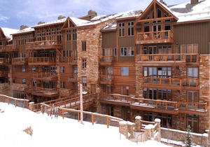 Elegant Ski-in/Ski-out Condo + Outdoor Hot Tub