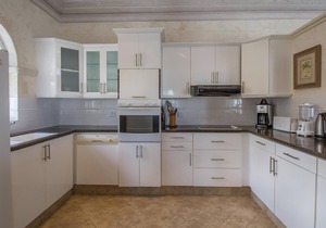 Elegant Three Bedroom Villa in Forest Hills
