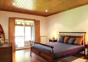 Elegant Villa with Panoramic Views in Caniçada