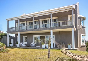 Elliot House. Spectacular Views!!
