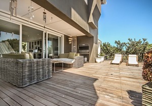 Elliot House. Spectacular Views!!
