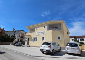 EMANUEL Studio with Balcony 4
