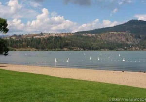 Emerald Beach Villas - Lakefront Wood Lake