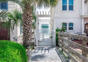 Emerald Waters 302 2 Bedroom | 2 Bath | Sleeps Max 8 | Pet Friendly