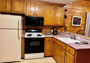 Enchanted Forest Whispering Pines- 2 bedroom Cabin with Hot Tub! Hiking Trail & Cave on property!