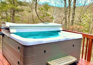 Enchanted Forest Whispering Pines- 2 bedroom Cabin with Hot Tub! Hiking Trail & Cave on property!