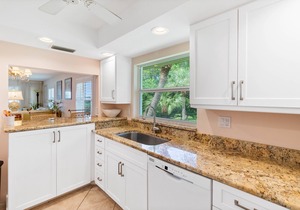 End-Unit Beach Villa w Stunning Views–Spacious 2BR Whitney Beach #336 by RVA