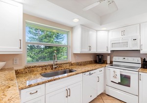End-Unit Beach Villa w Stunning Views–Spacious 2BR Whitney Beach #336 by RVA