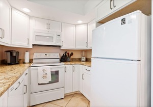 End-Unit Beach Villa w Stunning Views–Spacious 2BR Whitney Beach #336 by RVA