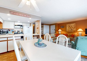 Enjoy a Bayfront Balcony, Amazing Views, WiFi, Central AC & Shared Outdoor Pool