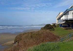Enjoy a Hassle-Free and Suiting Stay! Modern Unit For 4, Pets Allowed!