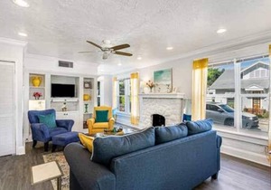 Enjoy a historic Florida cottage near Intracoasta