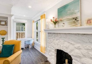 Enjoy a historic Florida cottage near Intracoasta