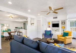 Enjoy a historic Florida cottage near Intracoasta