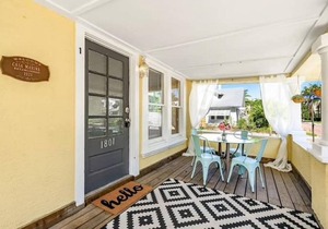 Enjoy a historic Florida cottage near Intracoasta