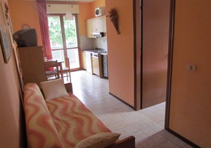 Enjoy a lovely flat with pool