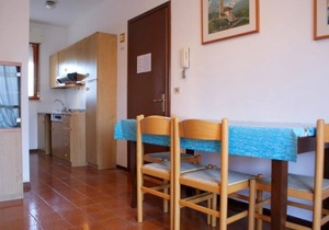 Enjoy a lovely flat with pool