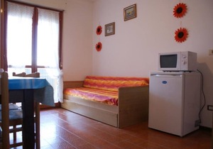 Enjoy a lovely flat with pool