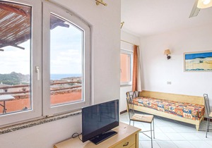 Enjoy a relaxing vacation in this beautiful cottage near the beach!