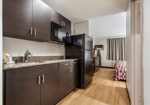 Enjoy Free Breakfast and Parking! 4 Upscale Units, Minutes to Harrah’s Casino!