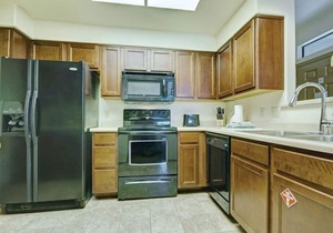 Enjoy the beautiful setting with your family in this 2BD condo w/resort amenities