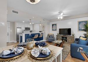 Enjoy This Elegant Coastal Condo:, King-Suite,Full kitchen,Pool, Hot Tub,Balcony