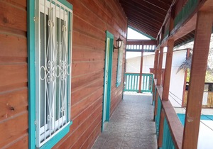Enjoy vibrant sunsets, gorgeous ocean views and a warm tropical breeze in Roatan