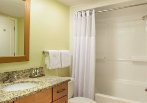 Enjoy vibrant sunsets, gorgeous ocean views and a warm tropical breeze in Roatan