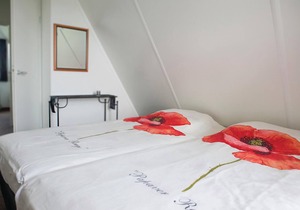 Enjoy your own infrared sauna (2 persons) in this well-kept vacation home on the edge of a vacation