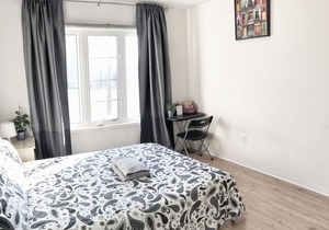 Entire unit of 2 bedrooms at YorkU + parking. Near subway.