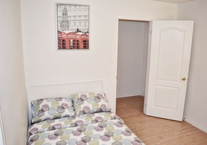 Entire unit of 2 bedrooms at YorkU + parking. Near subway.