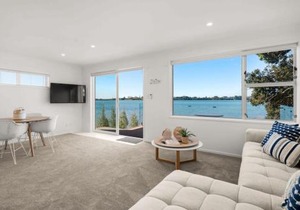 Entire Waterfront House - Boat Shed - 3 Kitchens