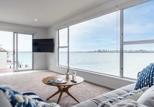Entire Waterfront House - Boat Shed - 3 Kitchens