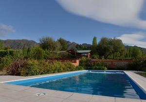 Entre montañas y río