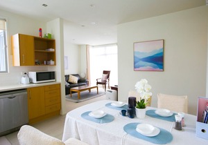 Epsom Central Spacious Modern 3 Bd Apt+Parking