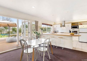 Epsom Retro Homestay