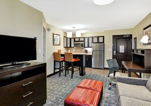Equipped Queen Suite | Free Breakfast, Seasonal Outdoor Pool + Gym