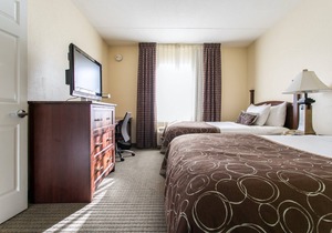 Equipped Suite Near CHA | Indoor Pool + Gym Access