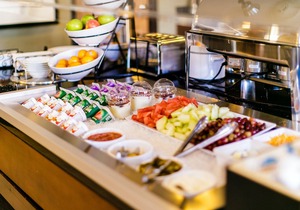 Equipped Suite Near CHA | Indoor Pool + Gym Access