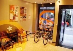 Moon Hostel Bio