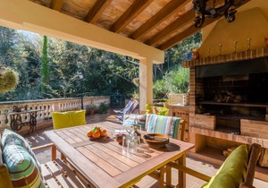 ES VINT I NOU - Beautiful house with great terrace amidst the mountains.
