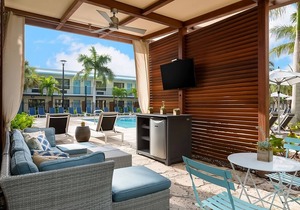 Escape to the Beach! Pool, Restaurant, Gym, Bike Rentals, Parking!