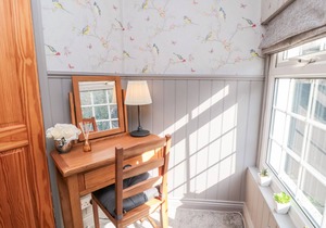 ESK VIEW COTTAGE, pet friendly, with open fire in Grosmont
