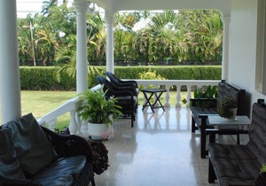 Eslyn Villa Runaway Bay - A Home Away From Home.