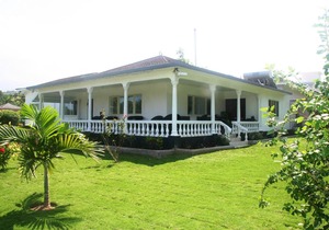 Eslyn Villa Runaway Bay - A Home Away From Home.