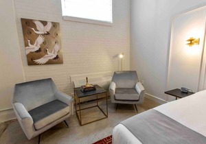 Everett Business Suite 208 at The Bellwether Hotel