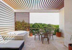 Exceptional 2Story Penthouse with Hot Tub and Rooftop Terrace in Bahia Principe