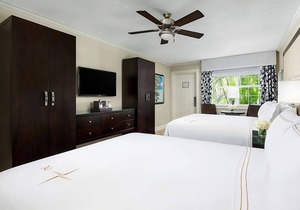 Exciting Tropical Vacation! Nightlife, Beach Access, Walk to Duval Street!