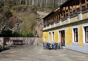Exclusive apartment in a villa with park in Großschirma